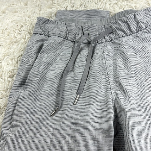 Lululemon On The Fly Pant *28" Wee Are From Space Nimbus Battleship / Ice Grey - Picture 2 of 8